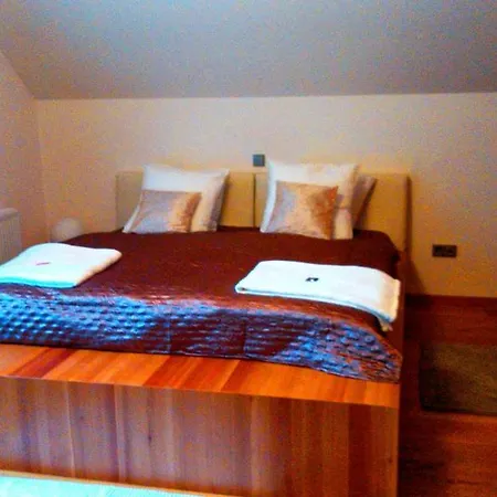 Ciklamen Apartment *