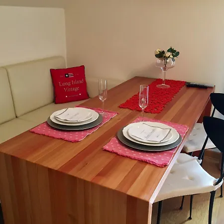 Ciklamen Apartment *